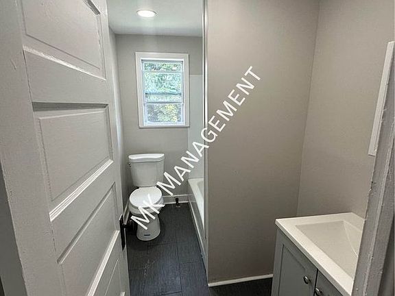 5th image of 1326 Schlager St APT 2