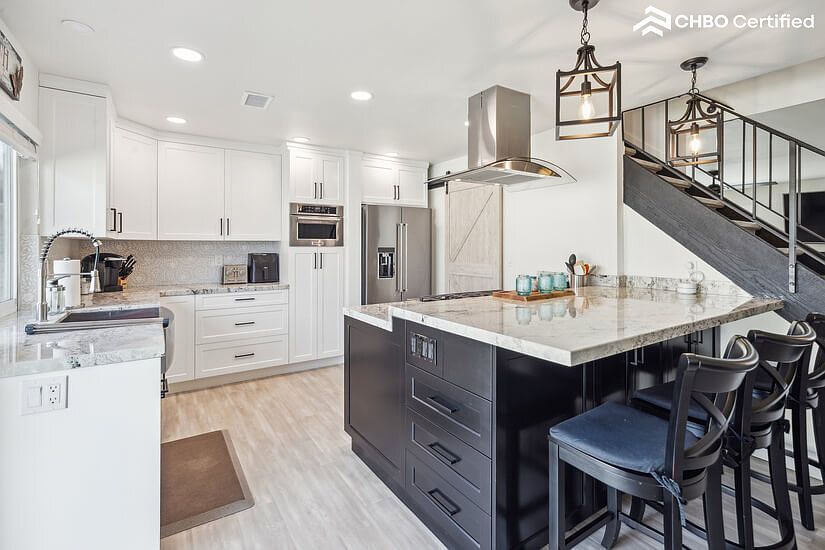 Gourmet Kitchen - fully furnished