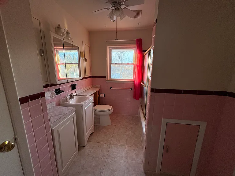 fool bathroom #1 with bath tub