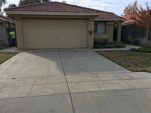 5645 W Vartikian Ave Photo 1