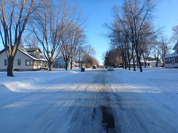 5th image of 709 3rd Ave N