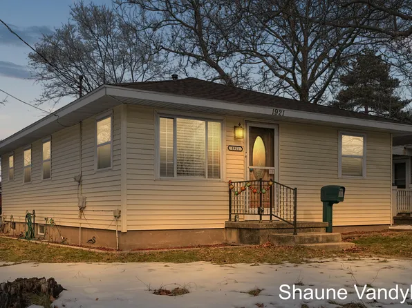 1921 36th St SW, Wyoming, MI 49519