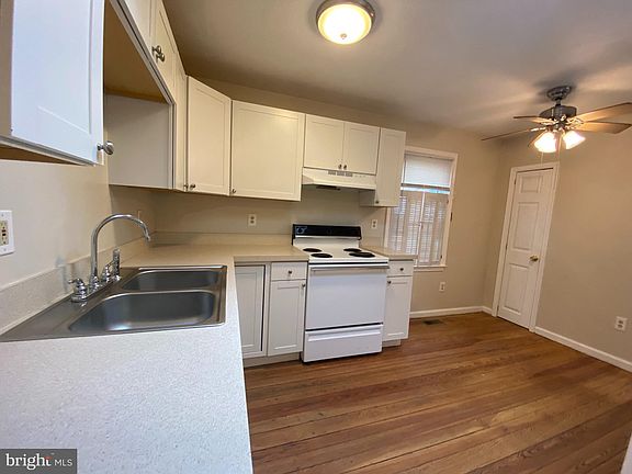 5th image of 617 Charlotte St