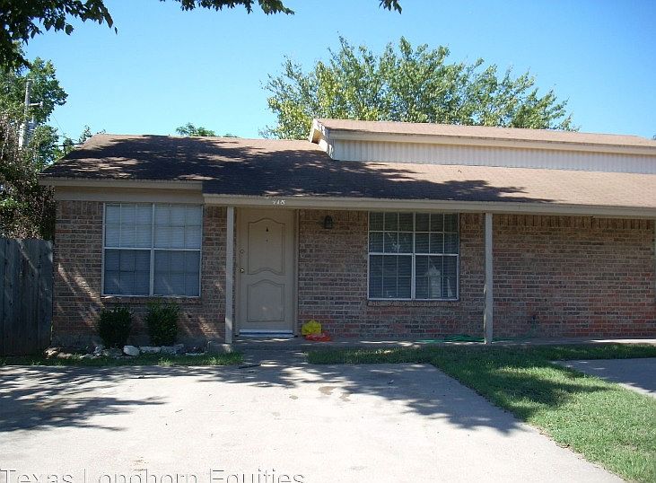 1st image of 418 Oakwood Ln #418