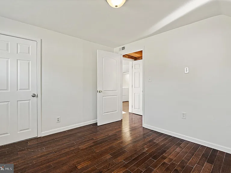 312 N Hammonds Ferry Rd — Photo 39