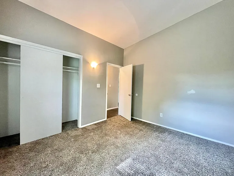 322 Heritage Ct — Photo 13