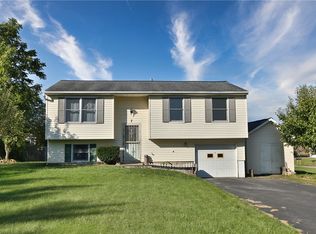 7 Rampart St, Rochester, NY 14623