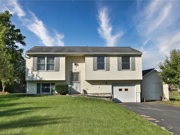 7 Rampart St, Rochester, NY 14623