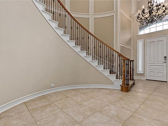 4th image of 7647 Thistletree Ln