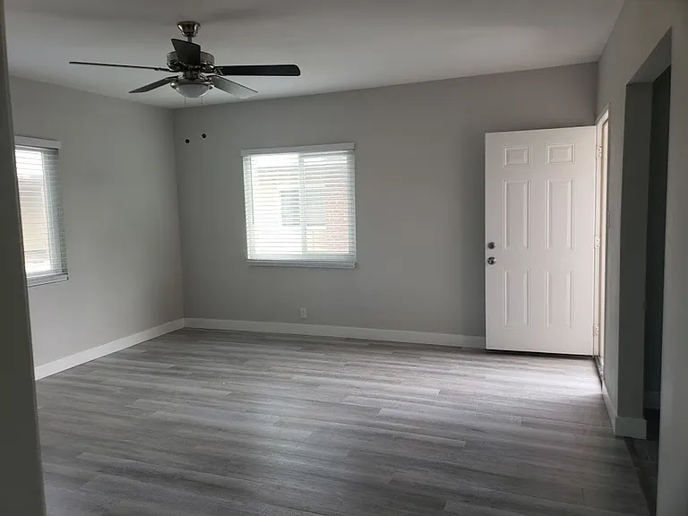 2700 Clarendon — Photo 10