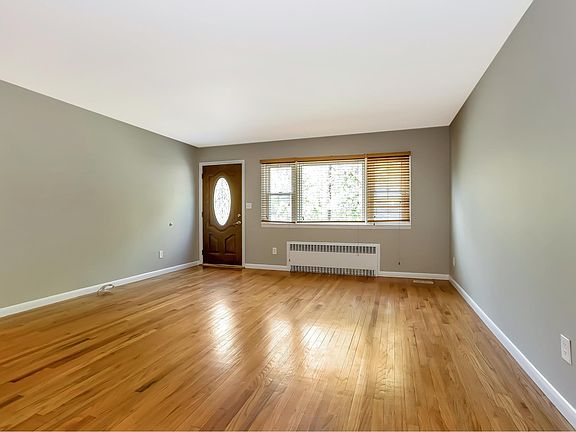 3rd image of 58 Neulist Ave