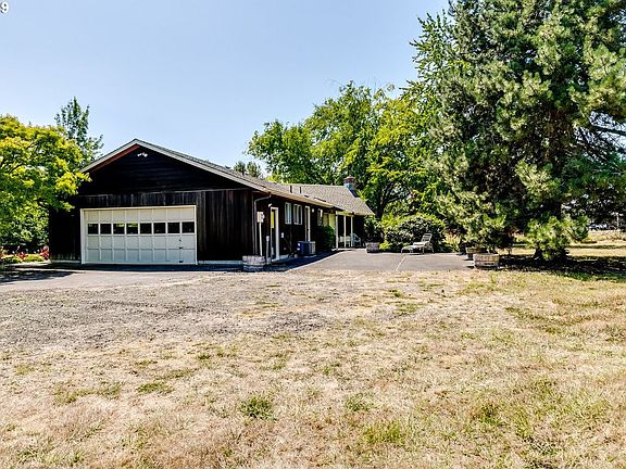 3rd image of 94876 Oaklea Dr