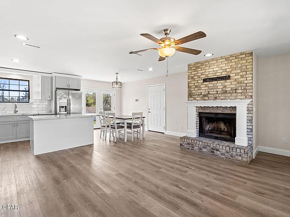 2nd image of 4834 Pine Ave