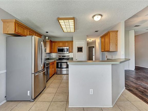 5th image of 532 Asbury Dr
