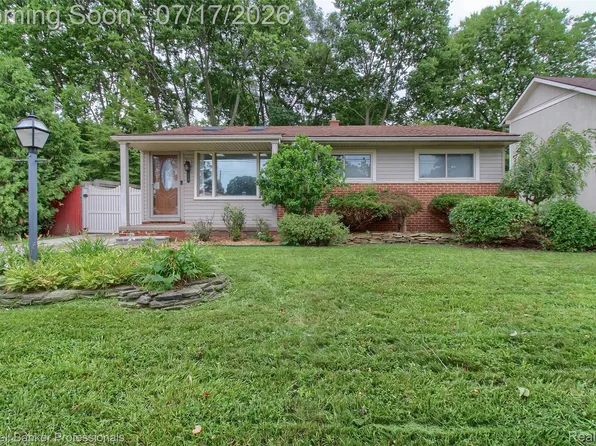 9118 Deering St, Livonia, MI 48150