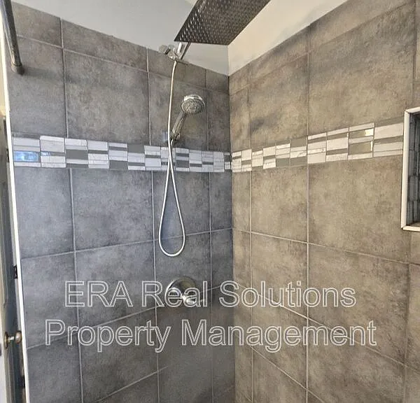 1094 Oakwood Ave — Photo 14