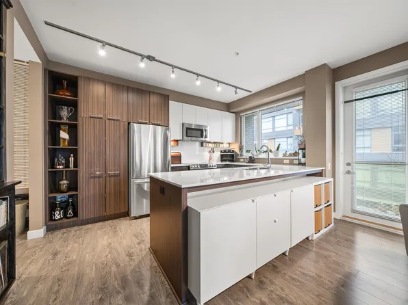 9250 University High St #516, Burnaby, BC V5A 0B3