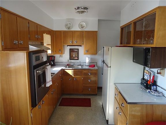 5th image of 304 S 6th St