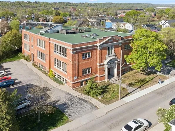 357 Hunter St W #36, Hamilton, ON L8P 1S6