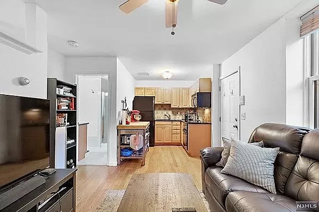 116 Willow Ave #3 — Photo 5