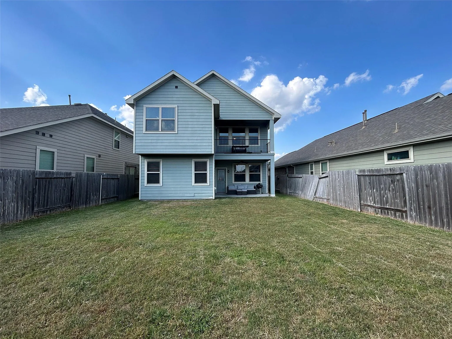 3 bed, 2.5 bath, 2130 sqft, $2,500 — Photo 2