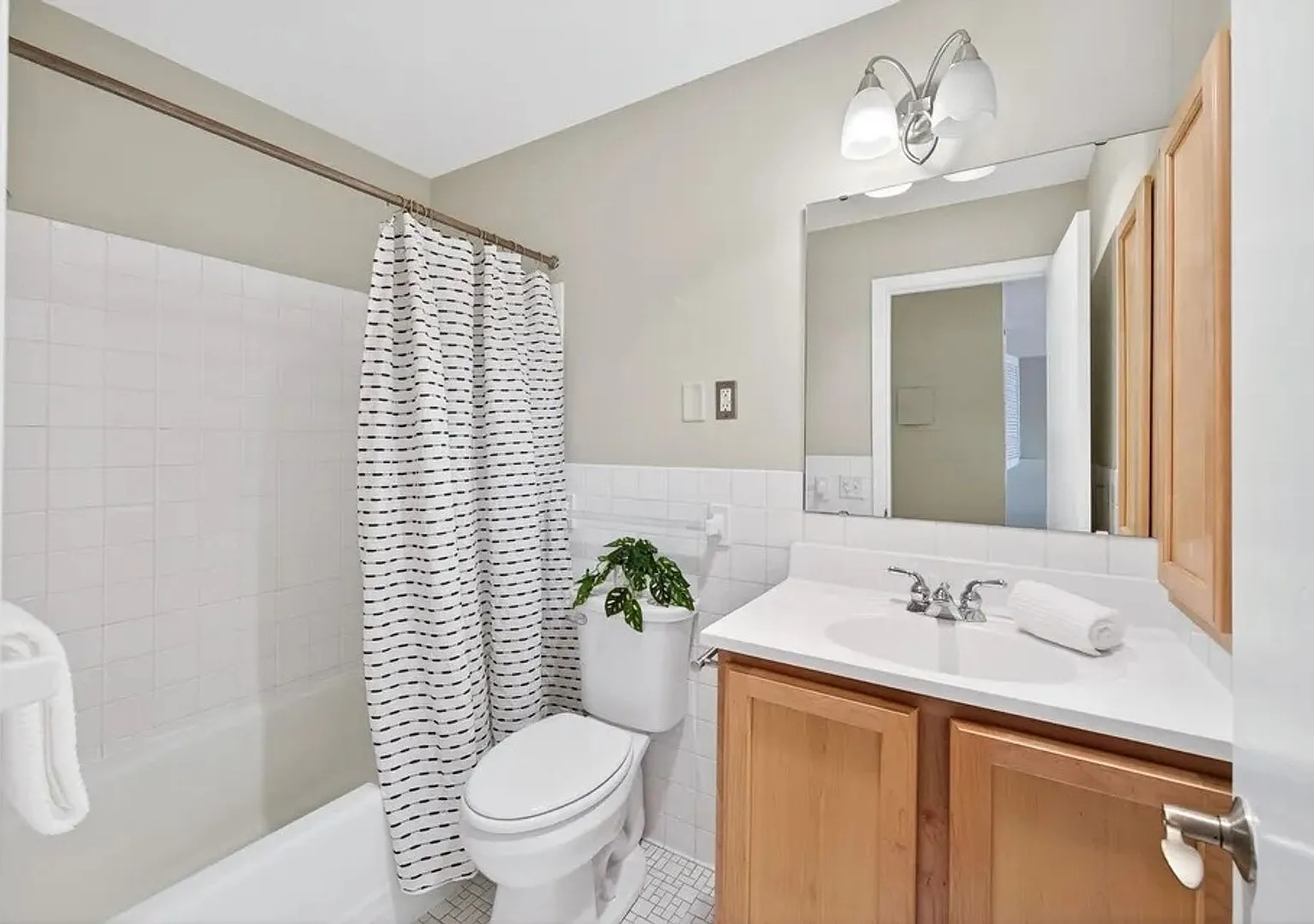 2727 West 43rd St — Photo 3