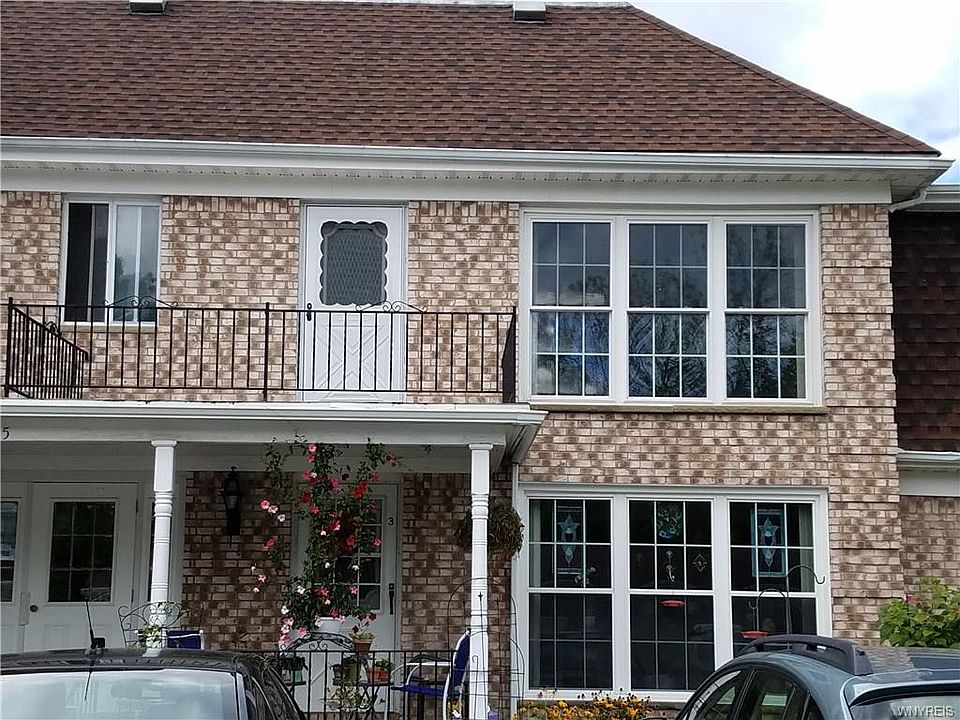 1st image of 75-7 Carriage Dr