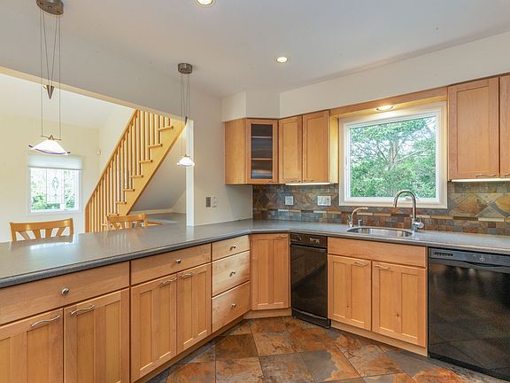 4th image of 45 Sunset Ave