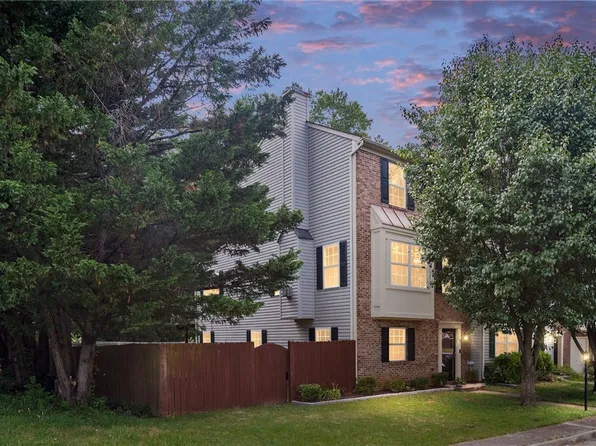 101 Meredith Ln, Fredericksburg, VA 22405