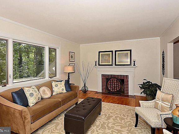 2nd image of 3147 Creswell Dr