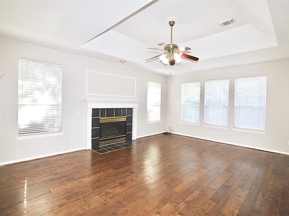 3rd image of 15303 Amesbury Ln