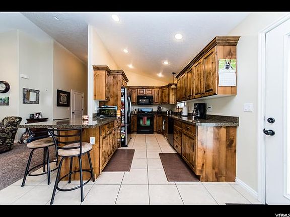5th image of 560 Cottonwood Cir