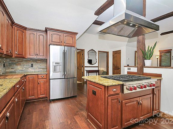 3rd image of 149 Lakeshore Dr