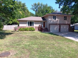 1744 Old Manor Rd, Emporia, KS 66801
