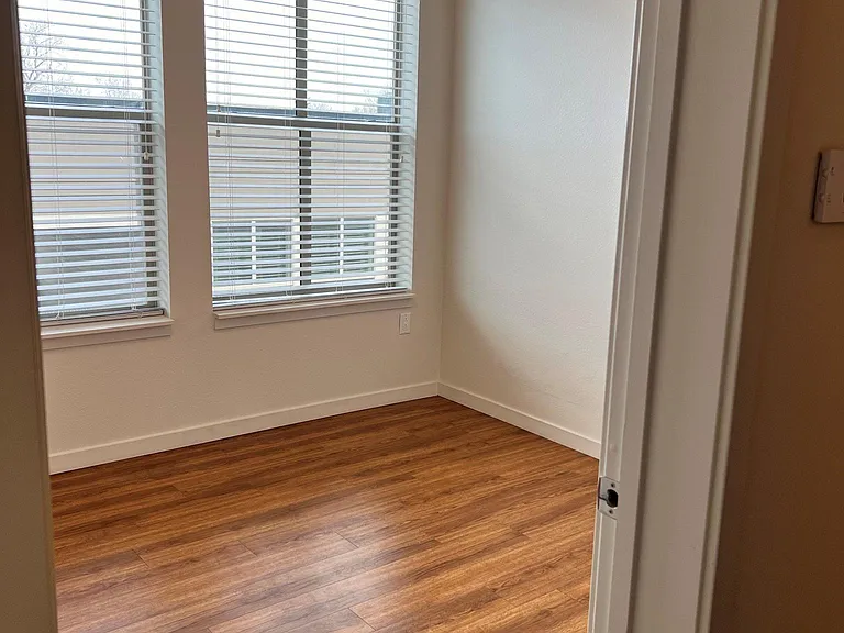 Den/2nd bedroom