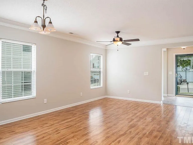 611 Magna Dr — Photo 4