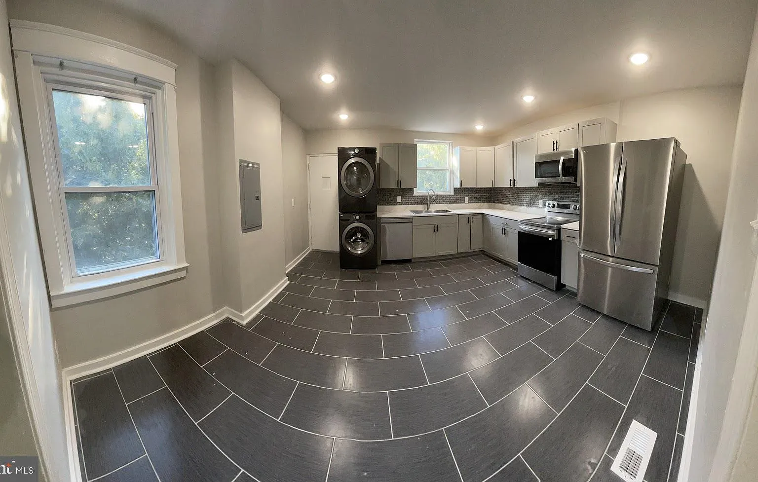 2 bed, 1.0 bath, $1,700 — Photo 2