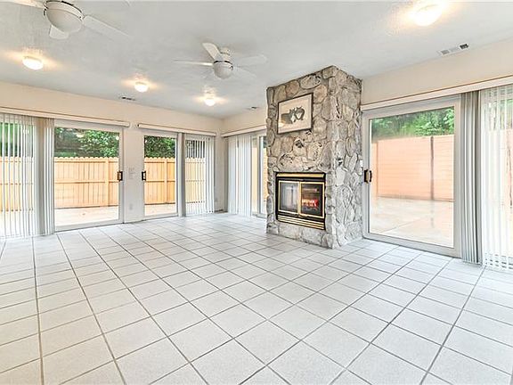 5th image of 2412 Poinsettia Dr