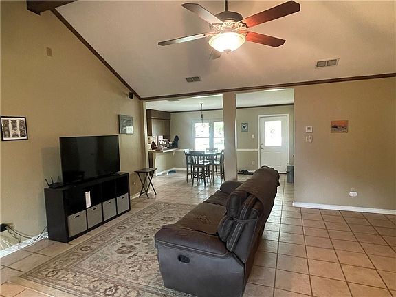 5th image of 2729 Blackstone Cir