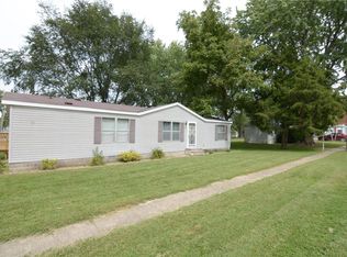 111 W Division St, Brownstown, IL 62418