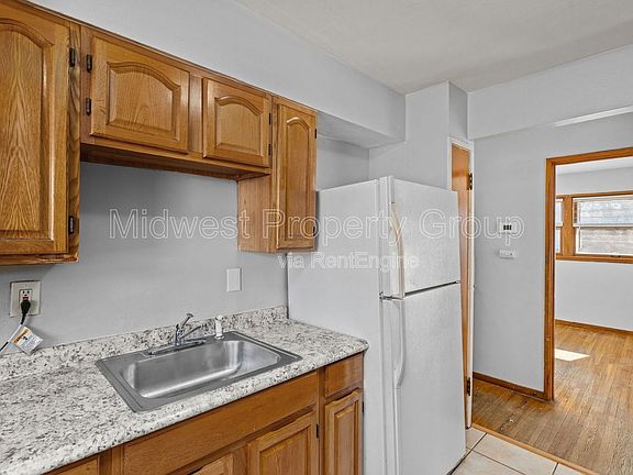 3rd image of 405 Cameron Rd