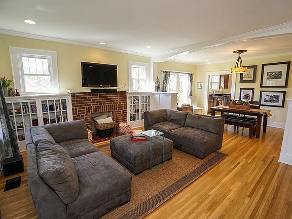 3rd image of 803 Mount Vernon Ave