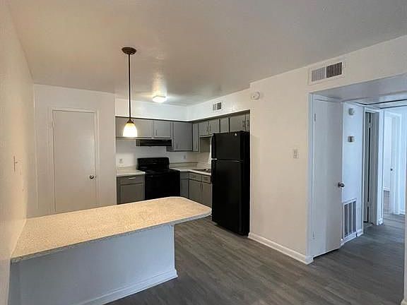 3rd image of 2002 N Wayside Dr #28