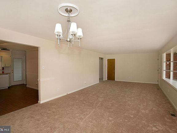 5th image of 160 Clifton Ave