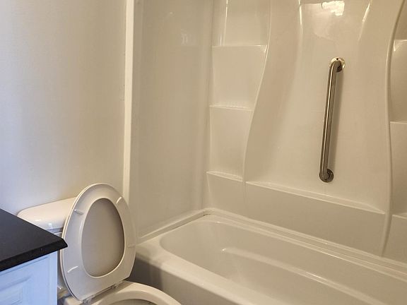 4th image of 301 S Carolina St #201