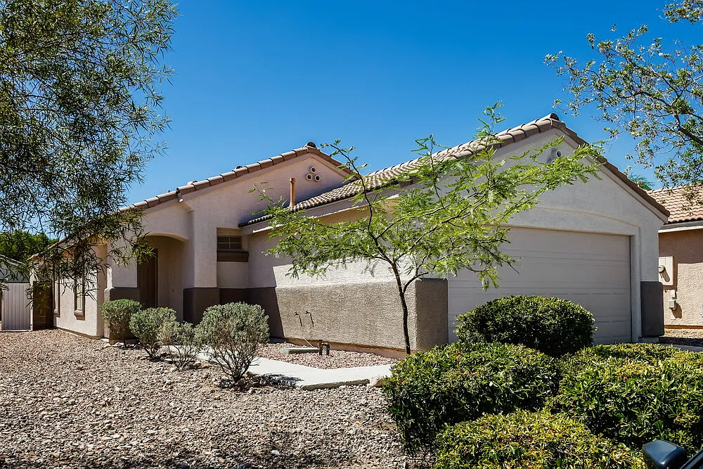 3 bed, 2.0 bath, 1301 sqft, $2,185 — Photo 3
