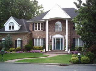 31 Blue Heron Dr, Staten Island, NY 10312