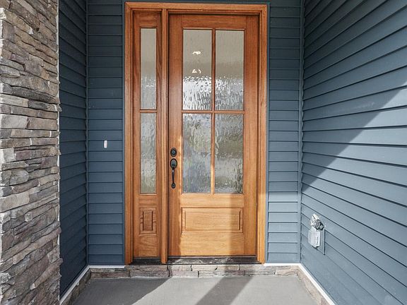2nd image of 4844 Willow Bluff Cir