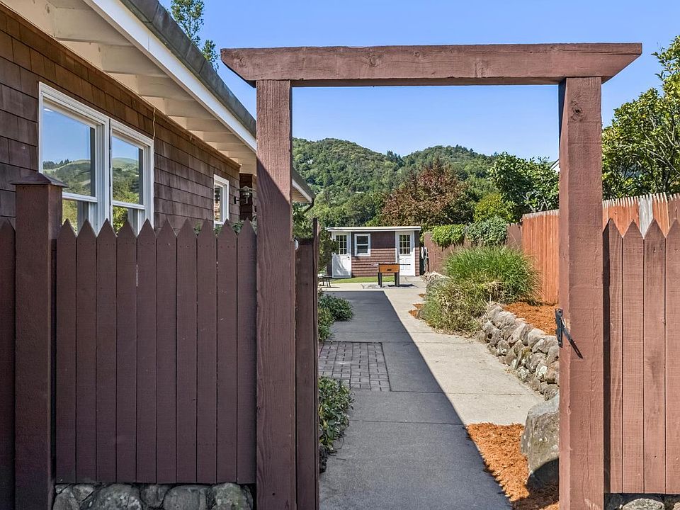1st image of 23 Arcangel Court