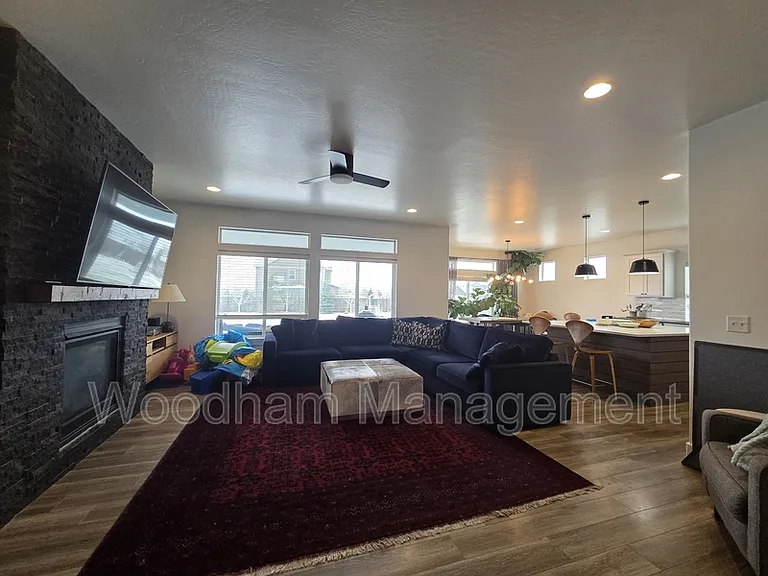 98 Caitlin Rd — Photo 8